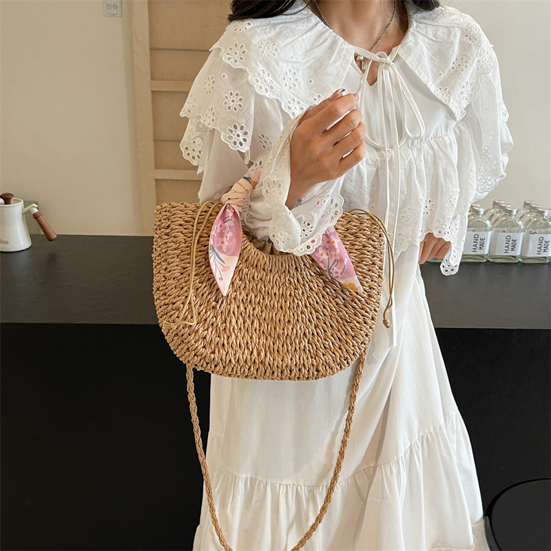 Women's Medium Straw Solid Color Vacation Beach Weave String Straw Bag display picture 5