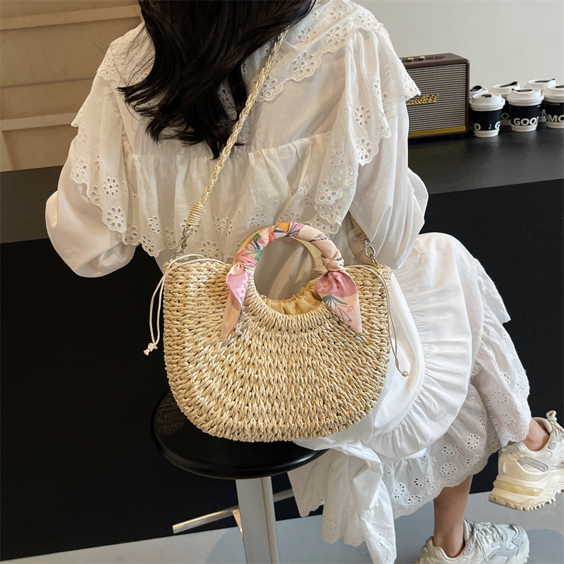 Women's Medium Straw Solid Color Vacation Beach Weave String Straw Bag display picture 7