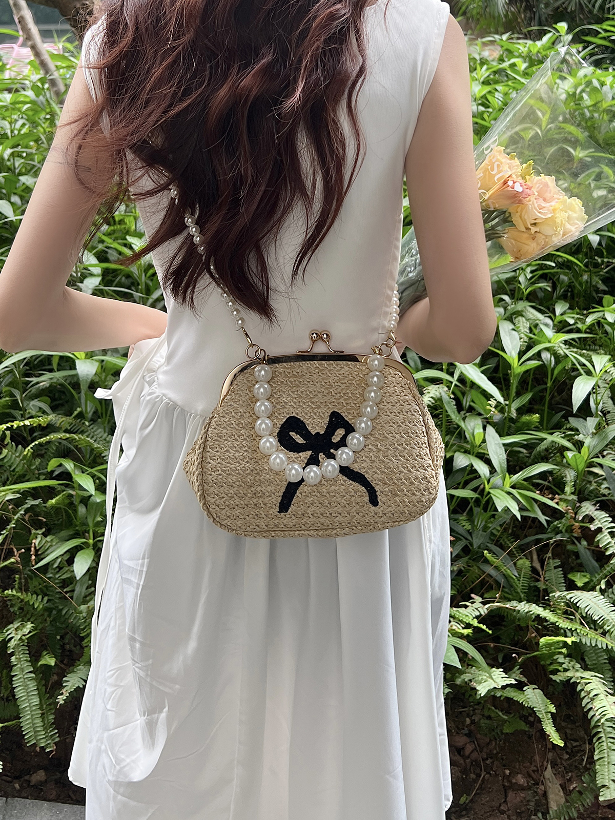 Women's Medium Straw Solid Color Bow Knot Vacation Beach Beading Clasp Frame Crossbody Bag display picture 6