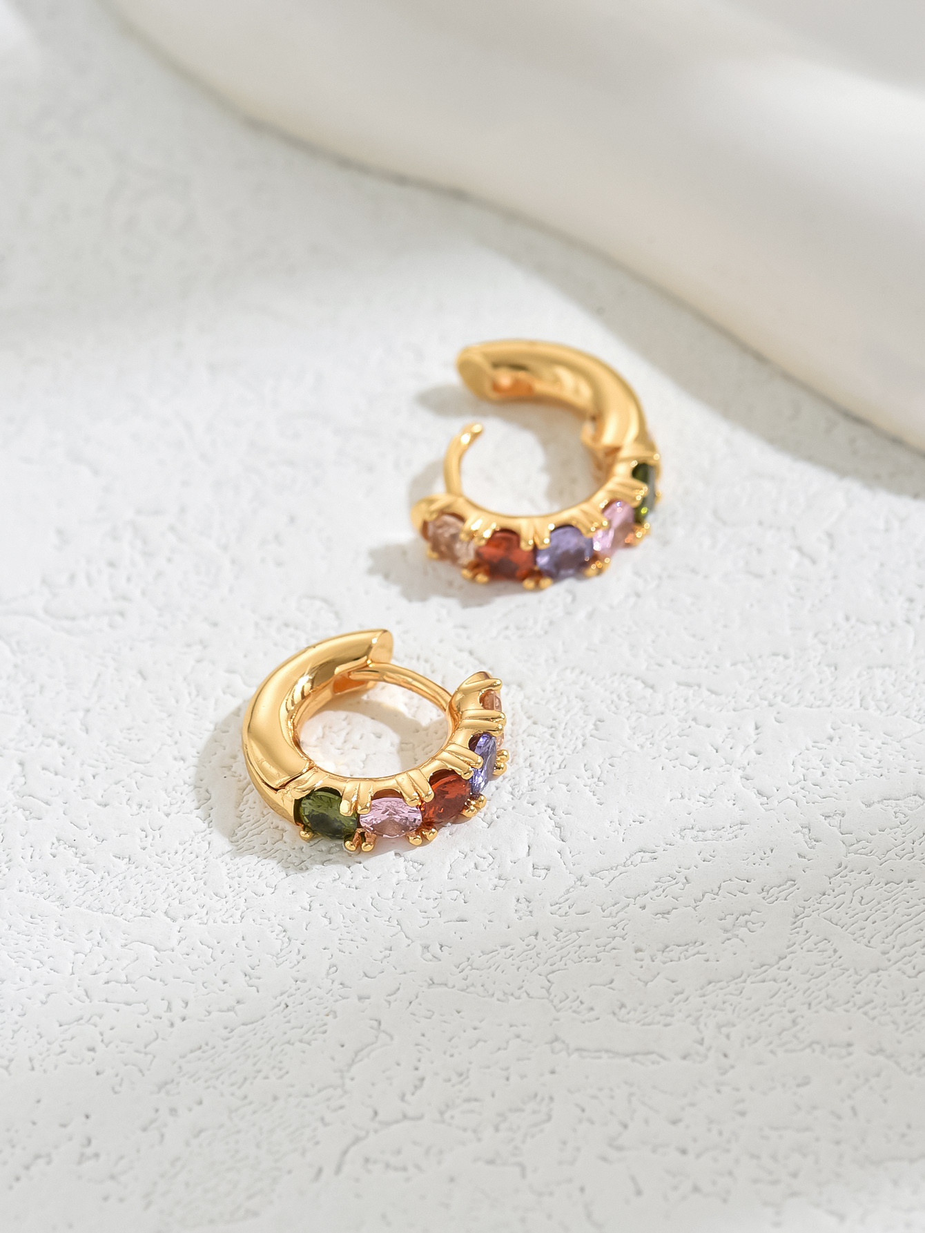 1 Pair Elegant Lady Geometric Inlay Copper Zircon 18K Gold Plated Hoop Earrings display picture 5