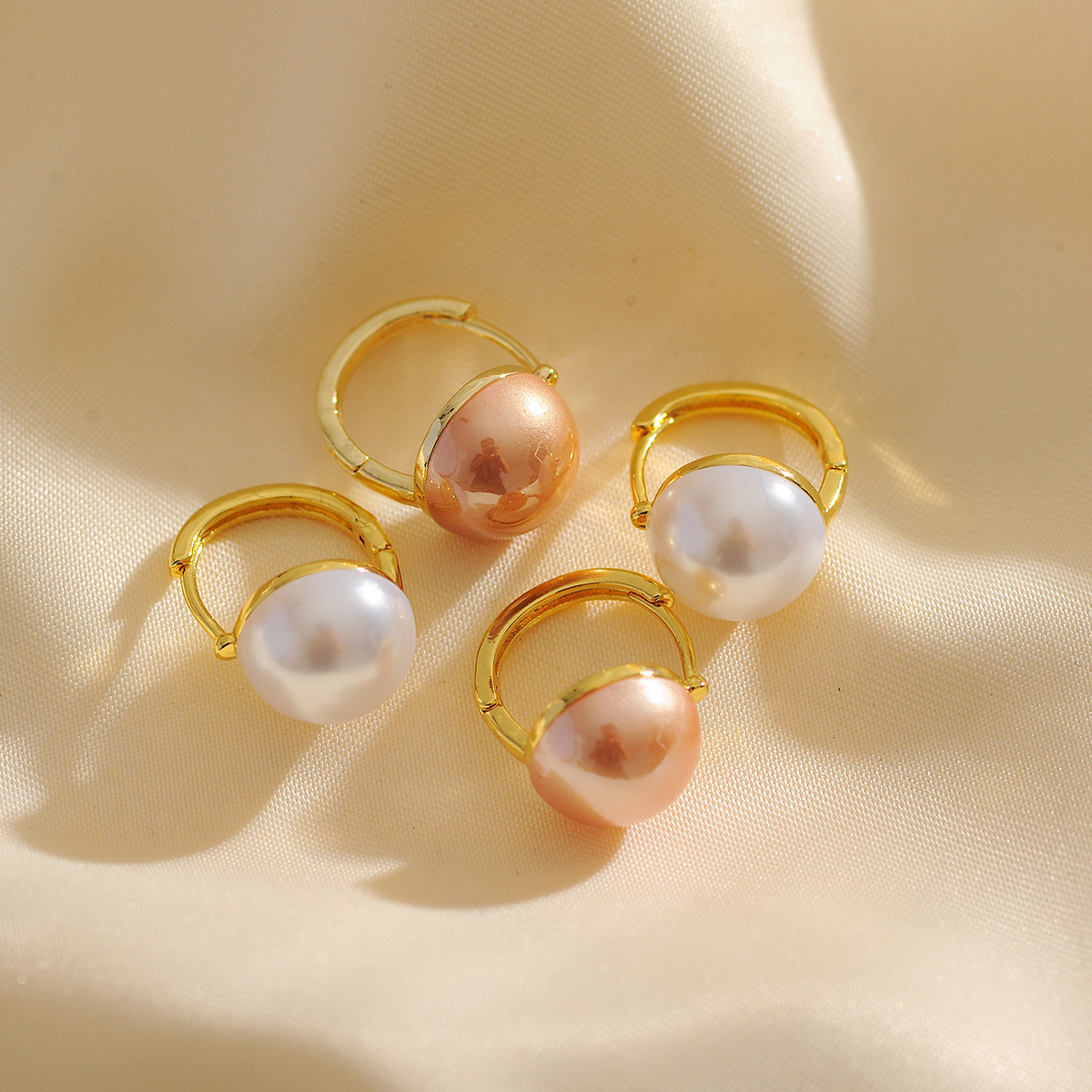 1 Pair Simple Style Round Inlay Copper Pearl 18K Gold Plated Earrings display picture 9