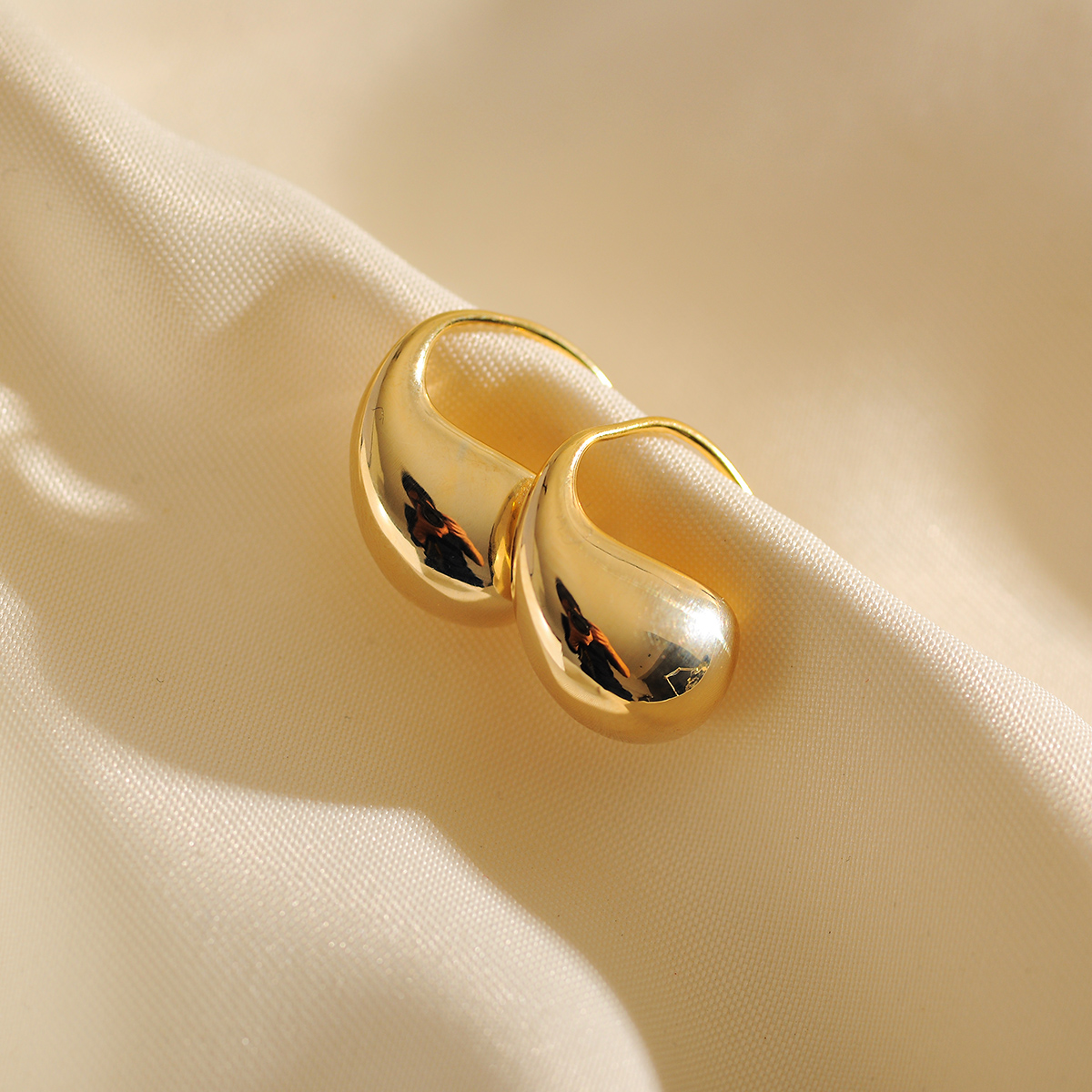 1 Pair Simple Style Artistic Shiny Water Droplets Copper 18K Gold Plated Ear Studs display picture 4
