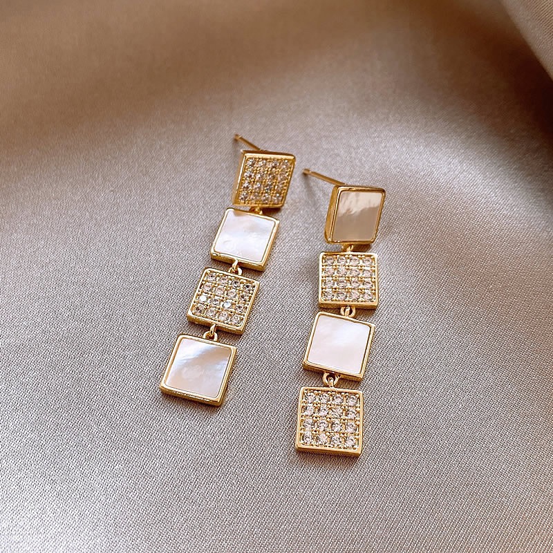 1 Pair Simple Style Classic Style Solid Color Alloy Drop Earrings display picture 1
