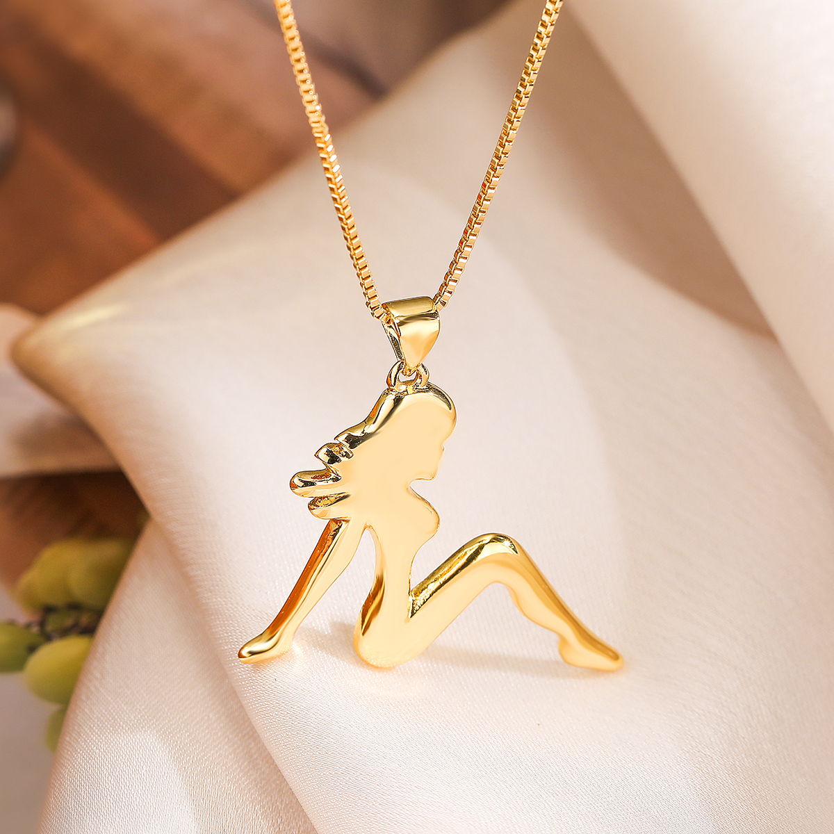 Copper 18K Gold Plated Simple Style Commute Plating Inlay Solid Color Zircon Pendant Necklace display picture 4