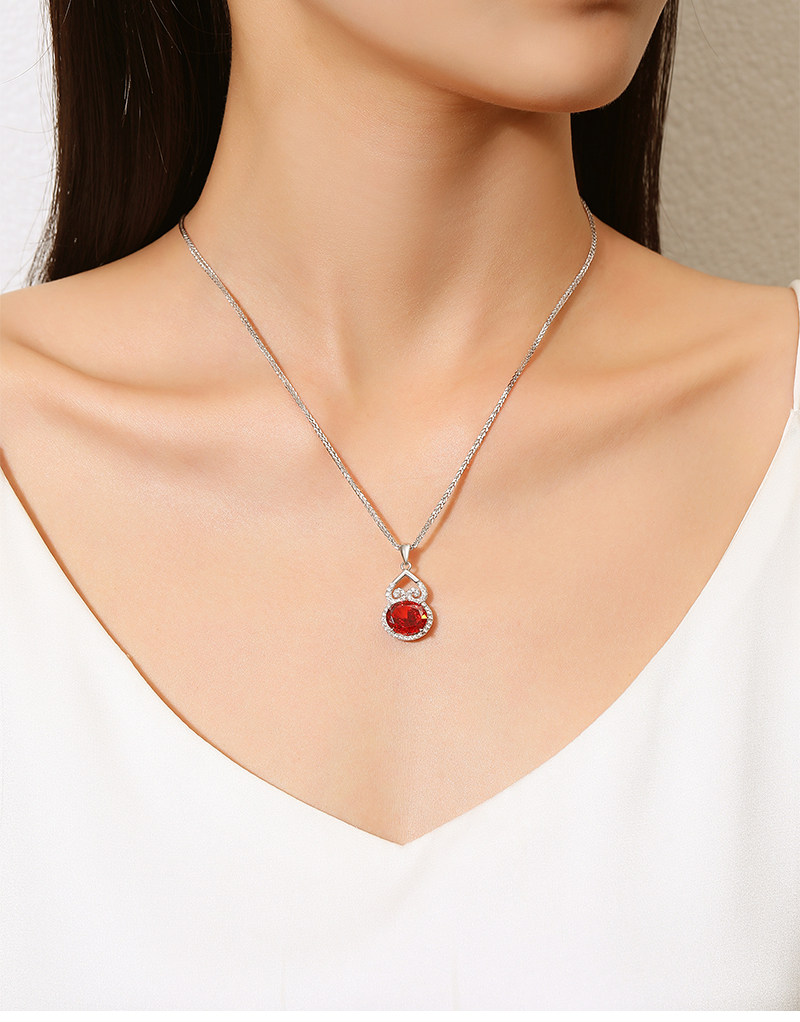 Sterling Silver Elegant Shiny Hollow Out Inlay Gourd Zircon Pendant Necklace display picture 1