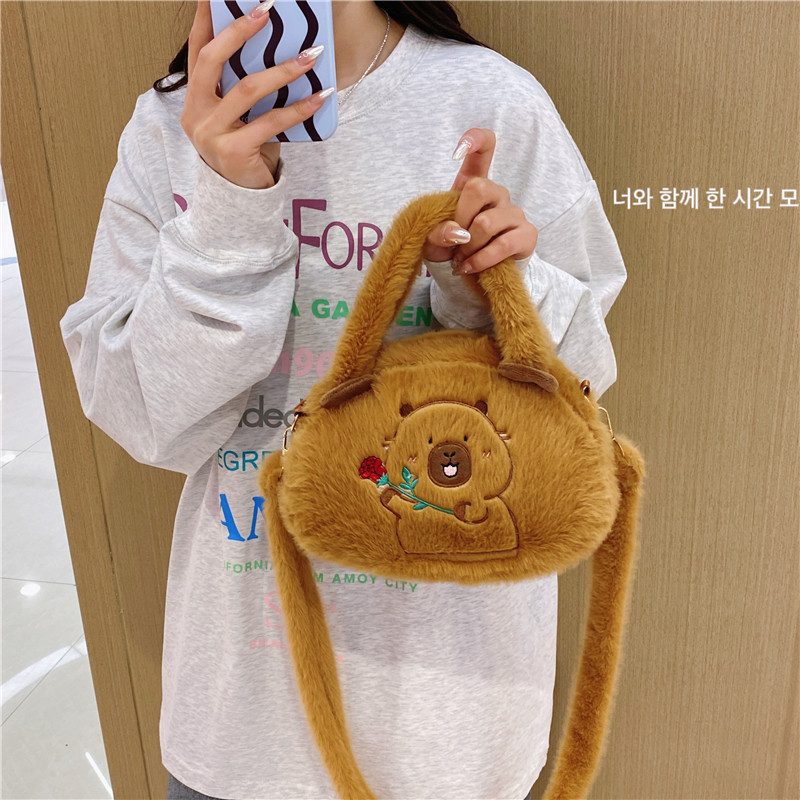 Women's Medium Plush Animal Cartoon Cute Zipper Crossbody Bag display picture 3