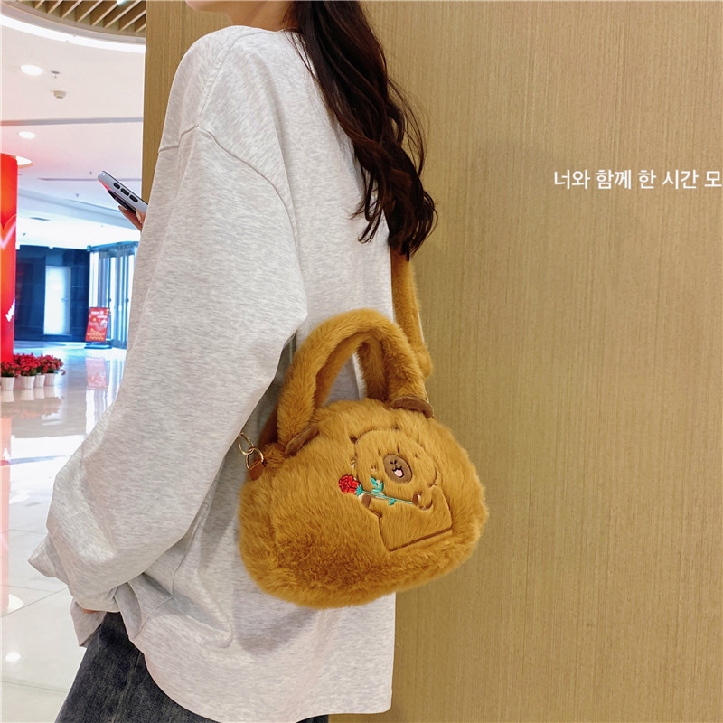 Women's Medium Plush Animal Cartoon Cute Zipper Crossbody Bag display picture 8