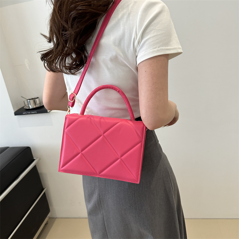 Femmes Moyen Faux Cuir Couleur Unie Style Vintage Style Classique Couvercle Rabattable Sac Bandoulière display picture 3