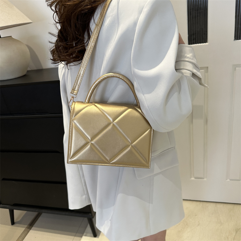 Femmes Moyen Faux Cuir Couleur Unie Style Vintage Style Classique Couvercle Rabattable Sac Bandoulière display picture 6