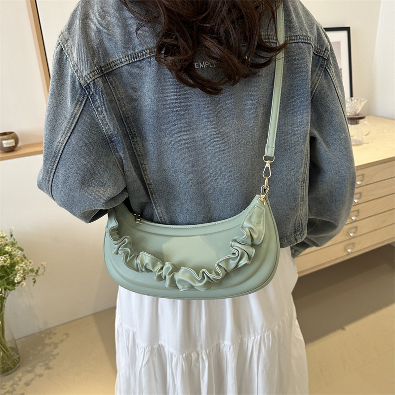 Women's Medium Pu Leather Solid Color Vintage Style Classic Style Dumpling Shape Zipper Saddle Bag display picture 6