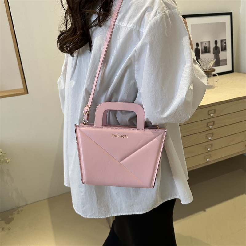 Femmes Moyen Faux Cuir Couleur Unie Vêtement De Rue Fermeture Éclair Sac Bandoulière display picture 9