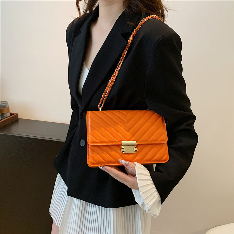 Femmes Moyen Faux Cuir Couleur Unie Style Vintage Style Classique Couvercle Rabattable Sac D'Épaule Sac Bandoulière display picture 10