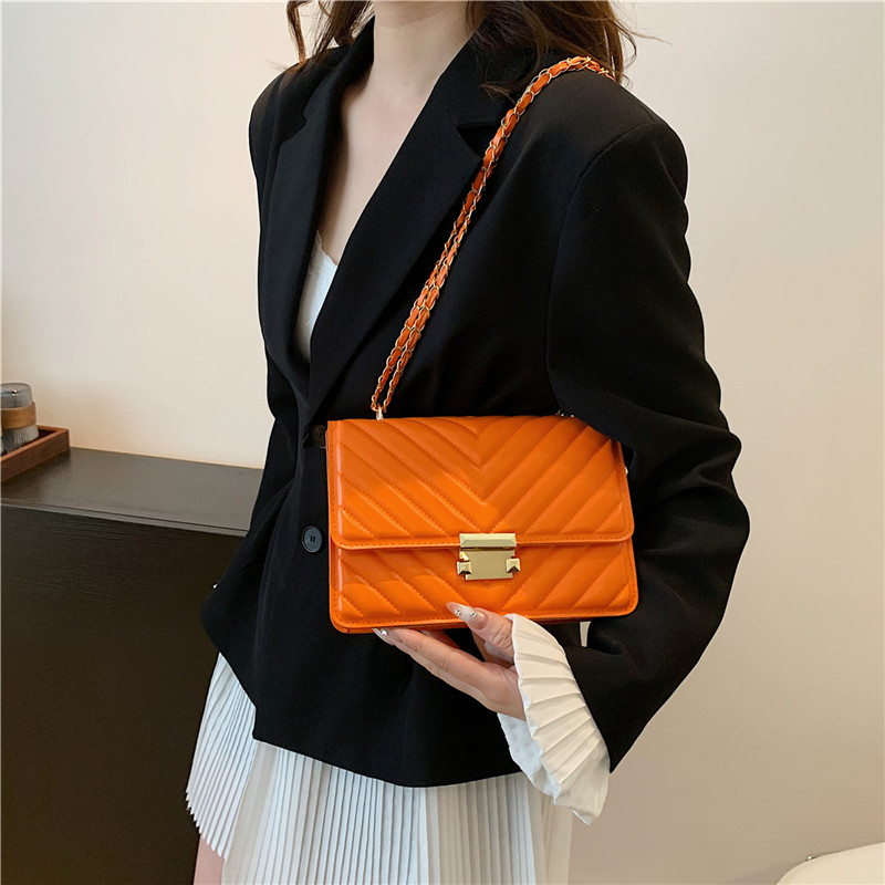 Women's Medium Pu Leather Solid Color Vintage Style Classic Style Flip Cover Shoulder Bag Crossbody Bag display picture 10