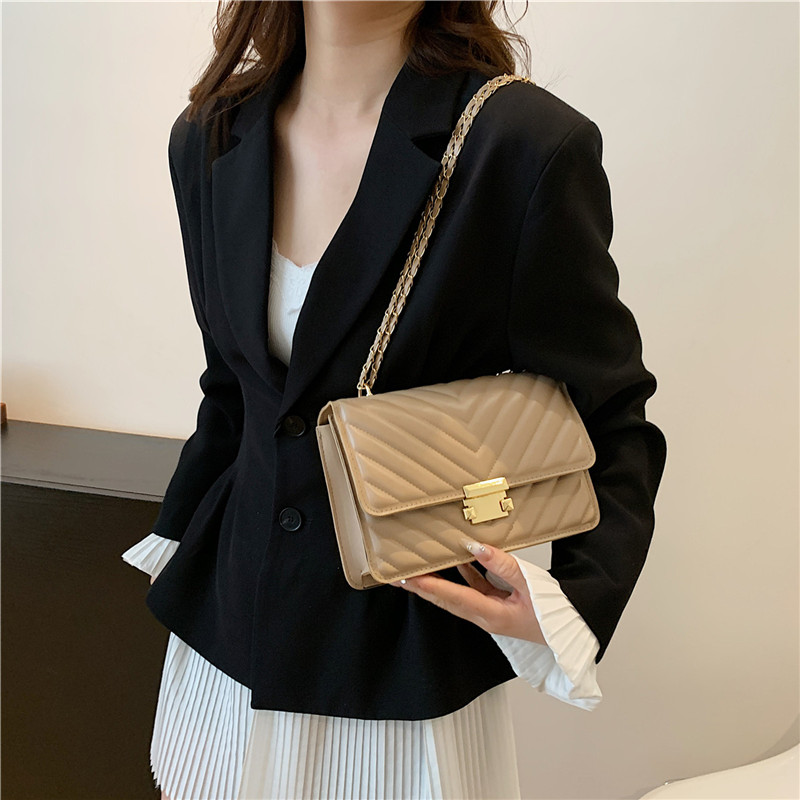Women's Medium Pu Leather Solid Color Vintage Style Classic Style Flip Cover Shoulder Bag Crossbody Bag display picture 9