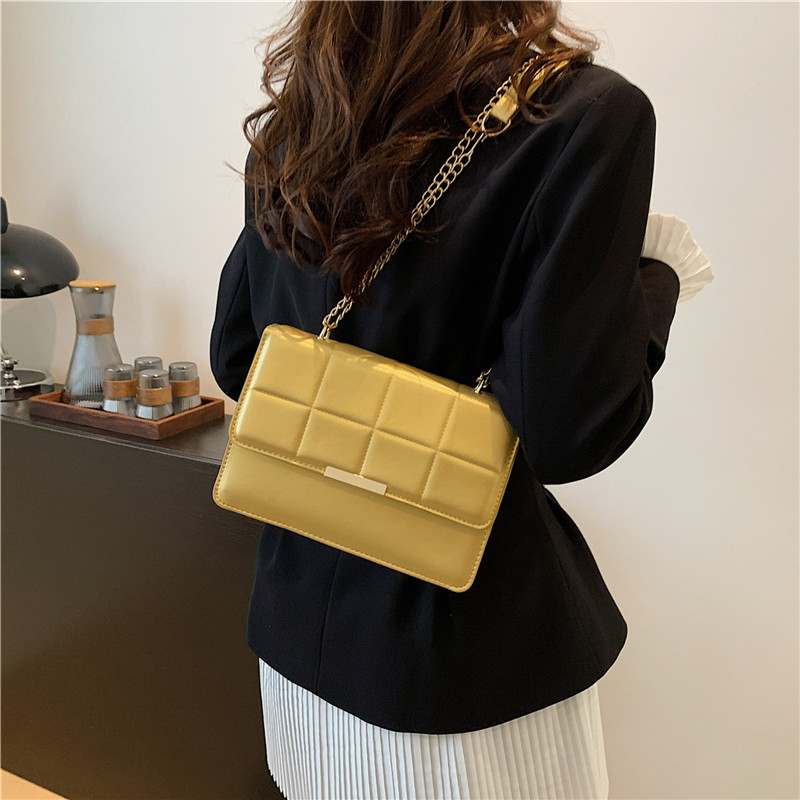 Women's Medium Pu Leather Solid Color Vintage Style Classic Style Flip Cover Crossbody Bag display picture 10