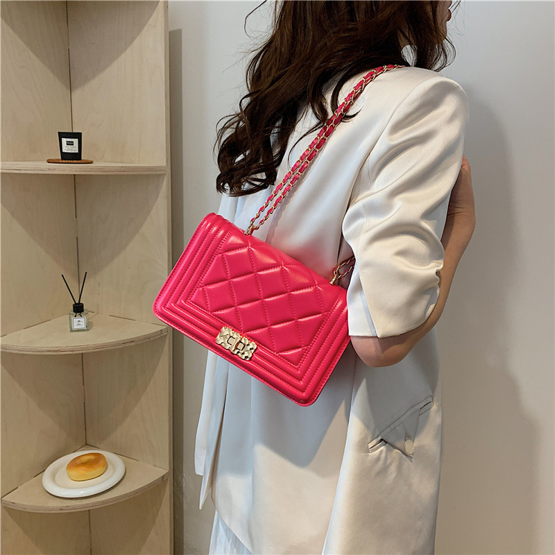 Women's Medium Pu Leather Solid Color Lingge Vintage Style Classic Style Flip Cover Crossbody Bag display picture 11