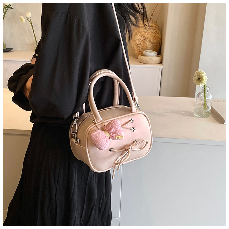 Women's Medium Pu Leather Solid Color Classic Style Sewing Thread Zipper Crossbody Bag display picture 13