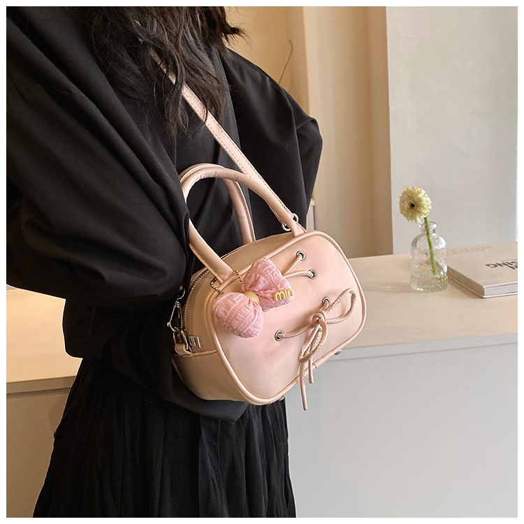 Women's Medium Pu Leather Solid Color Classic Style Sewing Thread Zipper Crossbody Bag display picture 11