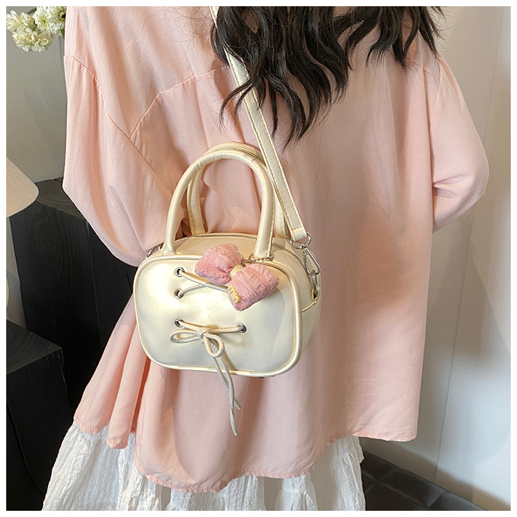 Femmes Moyen Faux Cuir Couleur Unie Style Classique Fil À Coudre Fermeture Éclair Sac Bandoulière display picture 15