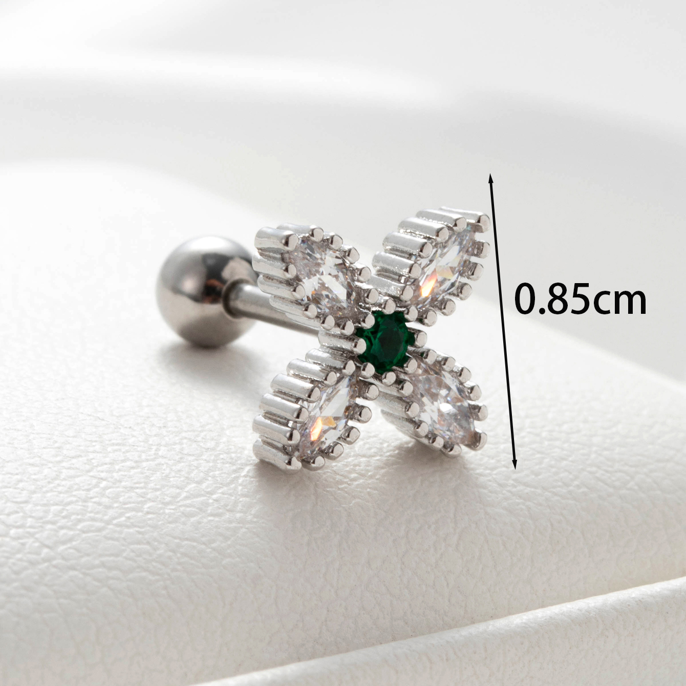 1 Piece Casual French Style Korean Style Maple Leaf Flower Inlay Copper Zircon Ear Studs display picture 4