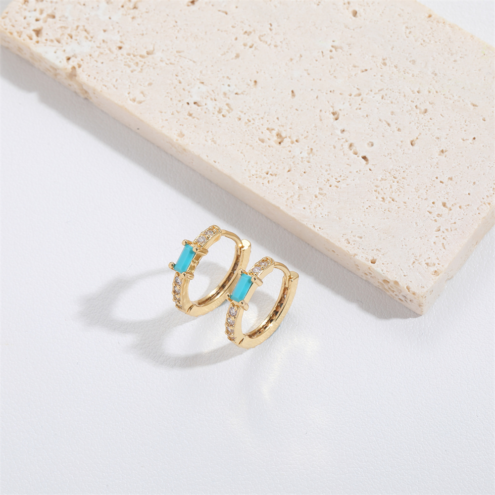 1 Pair Vintage Style Simple Style Commute Round Inlay Copper Zircon Hoop Earrings display picture 7