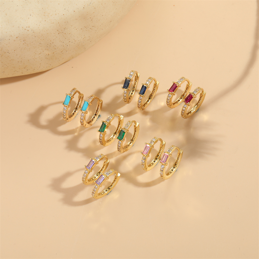 1 Pair Vintage Style Simple Style Commute Round Inlay Copper Zircon Hoop Earrings display picture 11