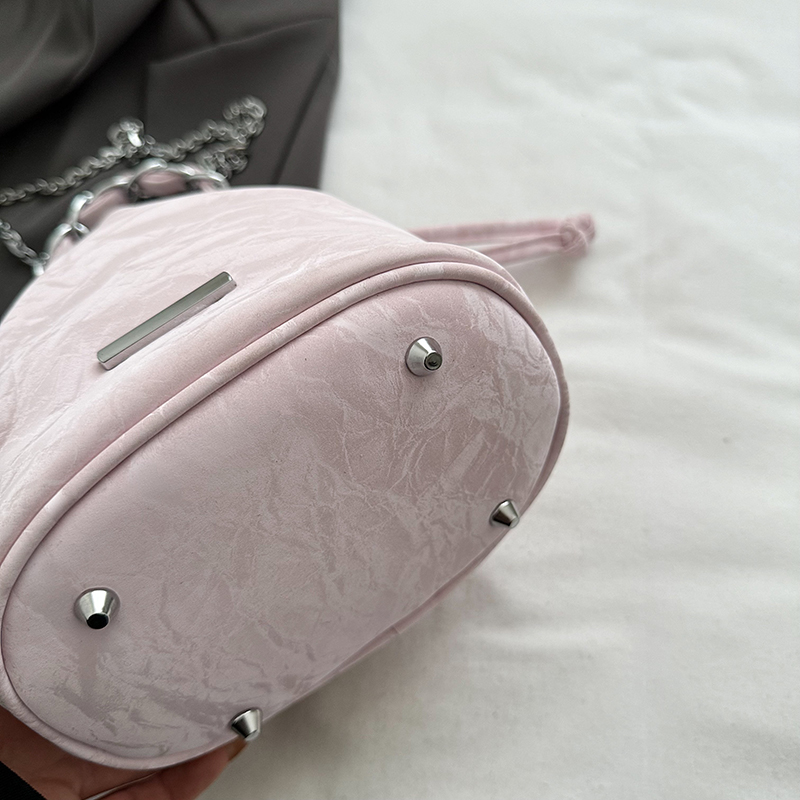 Femmes Moyen Faux Cuir Couleur Unie Style Vintage Style Classique Fil À Coudre Fermeture Éclair Sac Bandoulière display picture 2