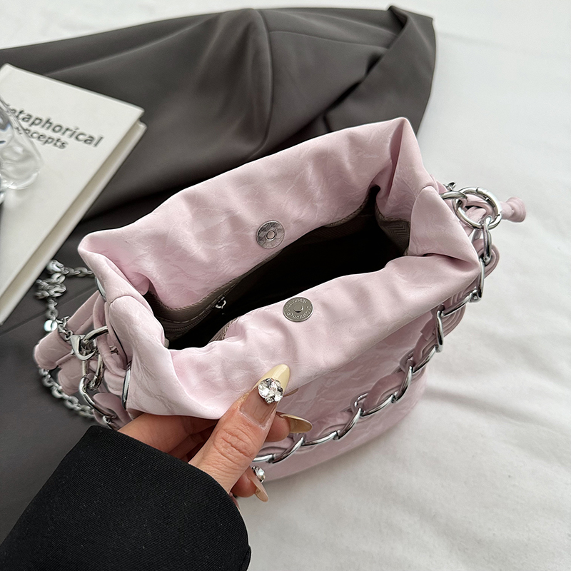 Women's Medium Pu Leather Solid Color Vintage Style Classic Style Sewing Thread Zipper Crossbody Bag display picture 7