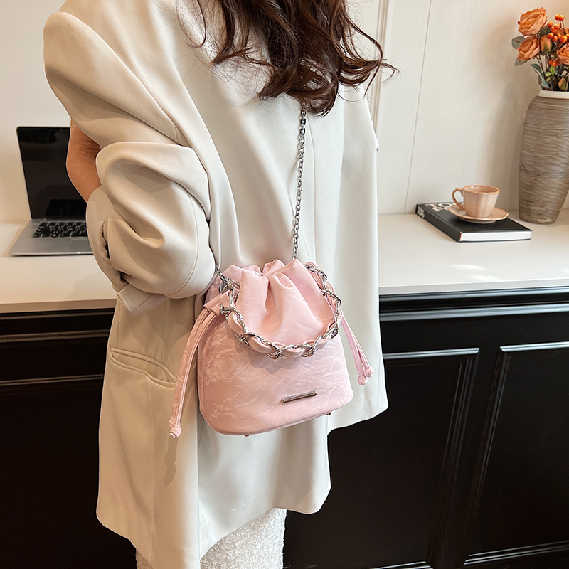 Femmes Moyen Faux Cuir Couleur Unie Style Vintage Style Classique Fil À Coudre Fermeture Éclair Sac Bandoulière display picture 14