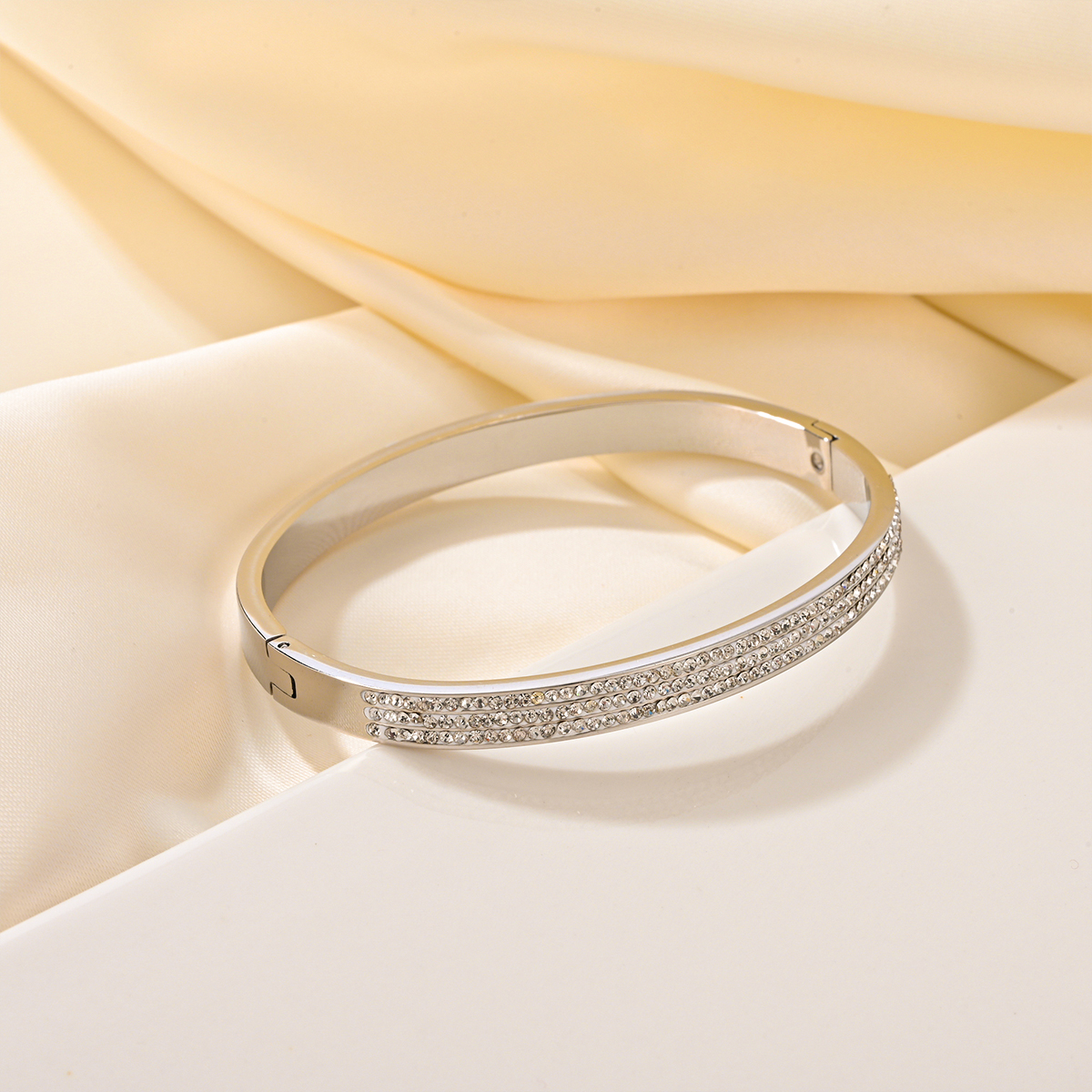 Elegante Romántico Color Sólido Acero Titanio Diamantes De Imitación Brazalete Al Mayoreo display picture 8