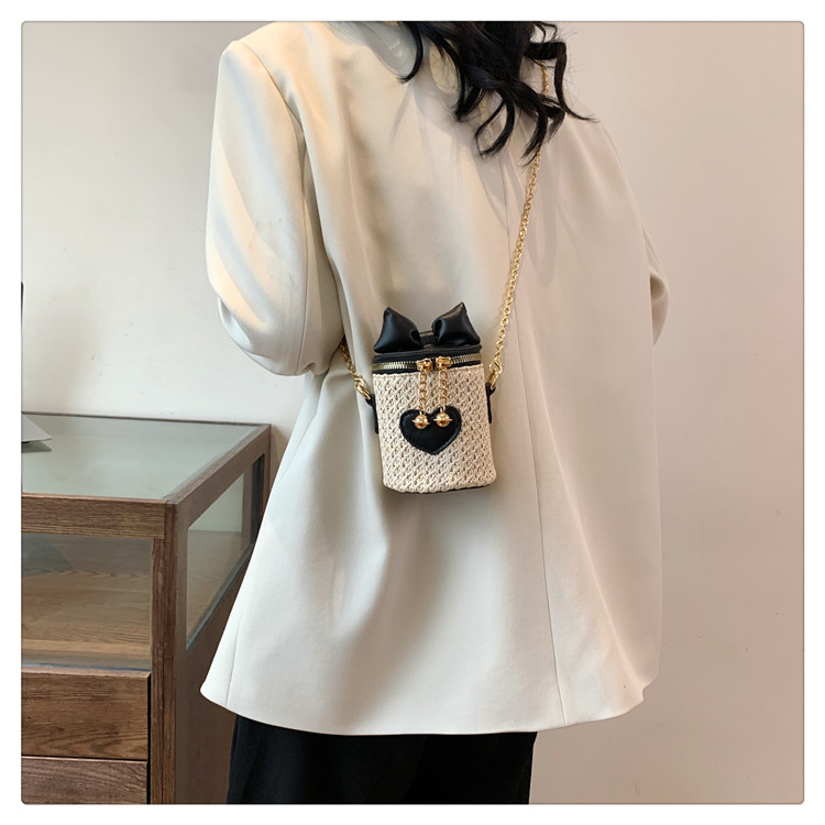 Women's Small Straw Heart Shape Solid Color Cute Basic Bowknot Cylindrical Zipper Crossbody Bag display picture 11