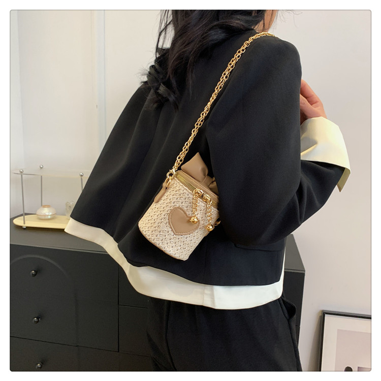 Women's Small Straw Heart Shape Solid Color Cute Basic Bowknot Cylindrical Zipper Crossbody Bag display picture 10