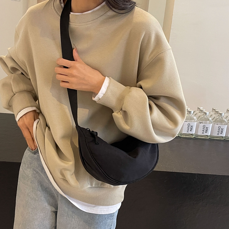 Women's Medium Cloth Solid Color Classic Style Streetwear Zipper Crossbody Bag display picture 2