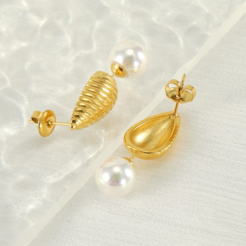 1 Pair IG Style Modern Style Classic Style Water Droplets Inlay Titanium Steel Pearl 18K Gold Plated Drop Earrings display picture 5