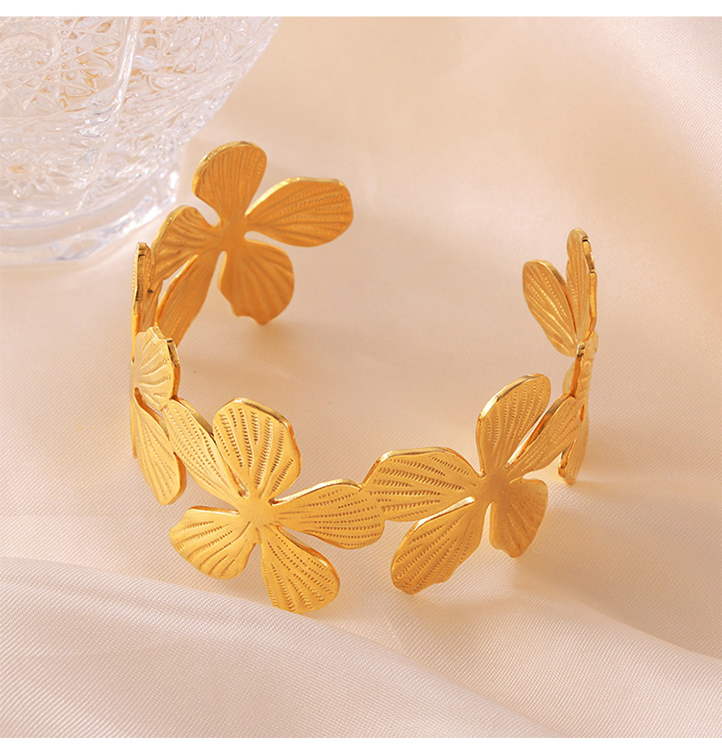 Titanium Steel 18K Gold Plated Basic Modern Style Classic Style Plating Inlay Flower Petal Rhinestones Bangle display picture 4