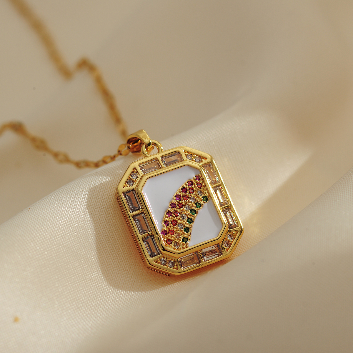 Copper IG Style Lady Modern Style Inlay Rainbow Rectangle Zircon Pendant Necklace display picture 2