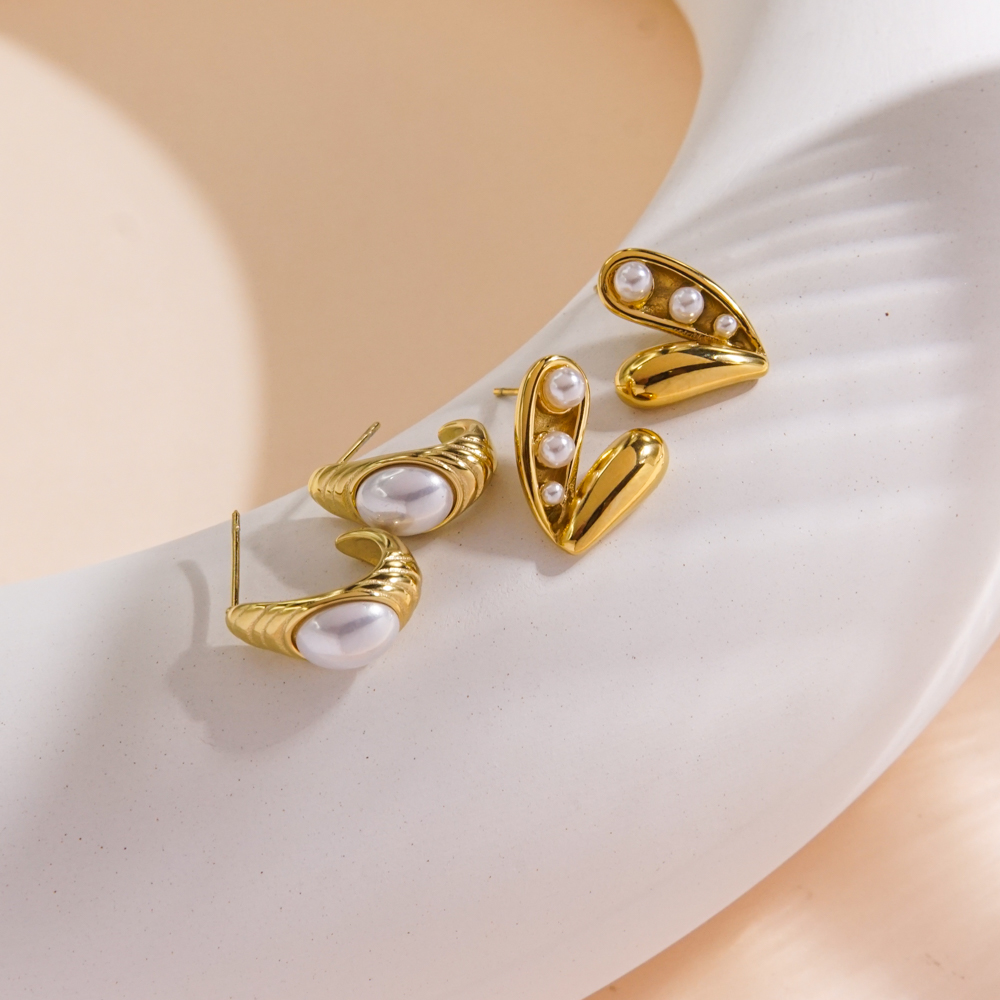 1 Pair IG Style Modern Style Classic Style Irregular Heart Shape Flower Inlay 304 Stainless Steel Shell Pearls 14K Gold Plated Ear Studs display picture 4