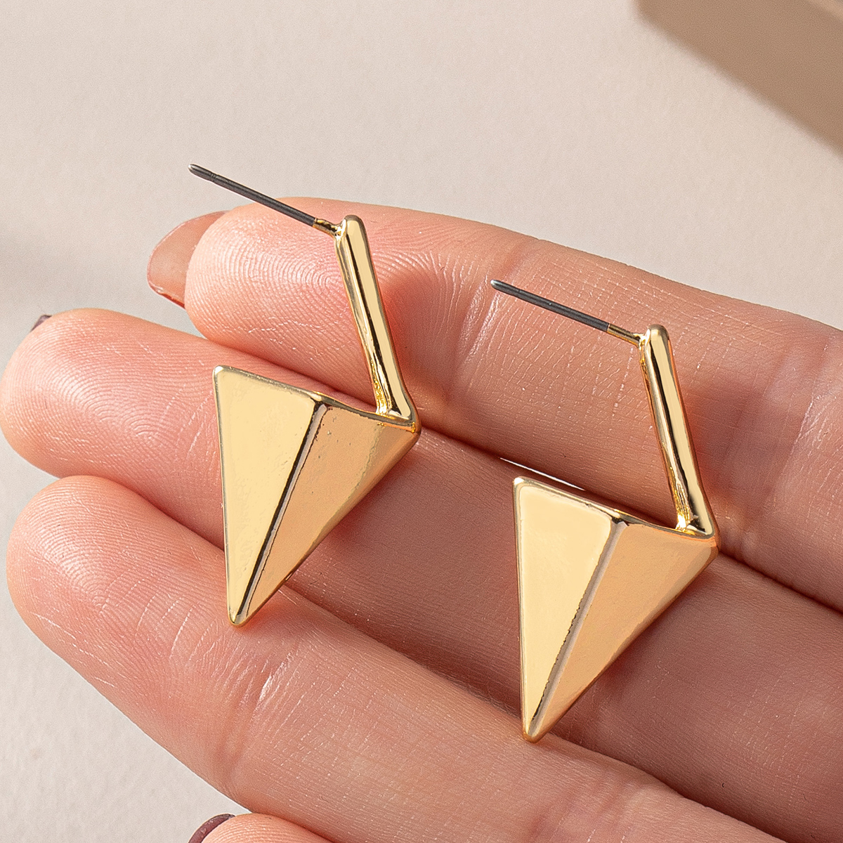 1 Pair Vacation Simple Style Commute Triangle Zinc Alloy Ear Studs display picture 4