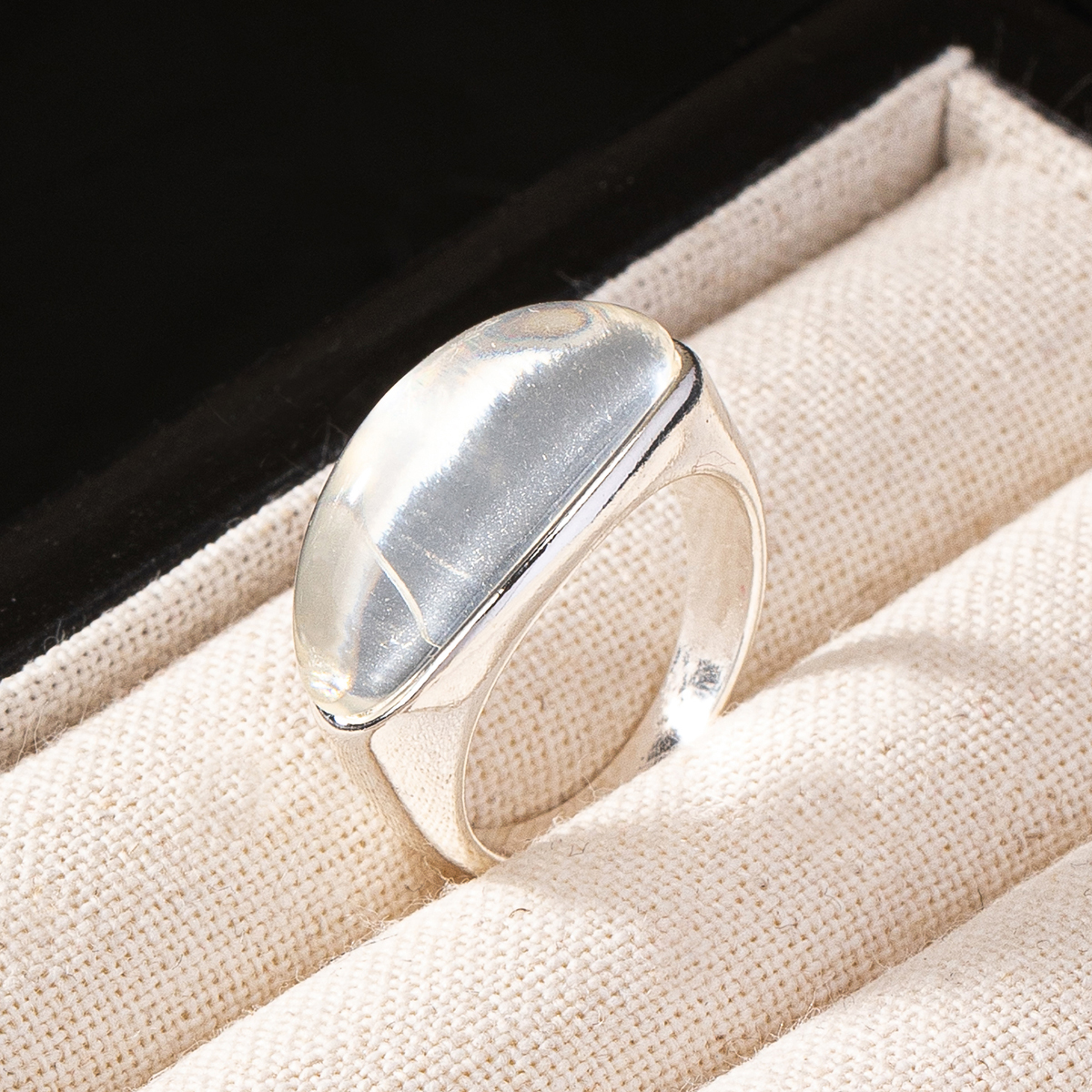Simple Style Classic Style Solid Color Synthetic Resin Alloy Wholesale Rings display picture 3