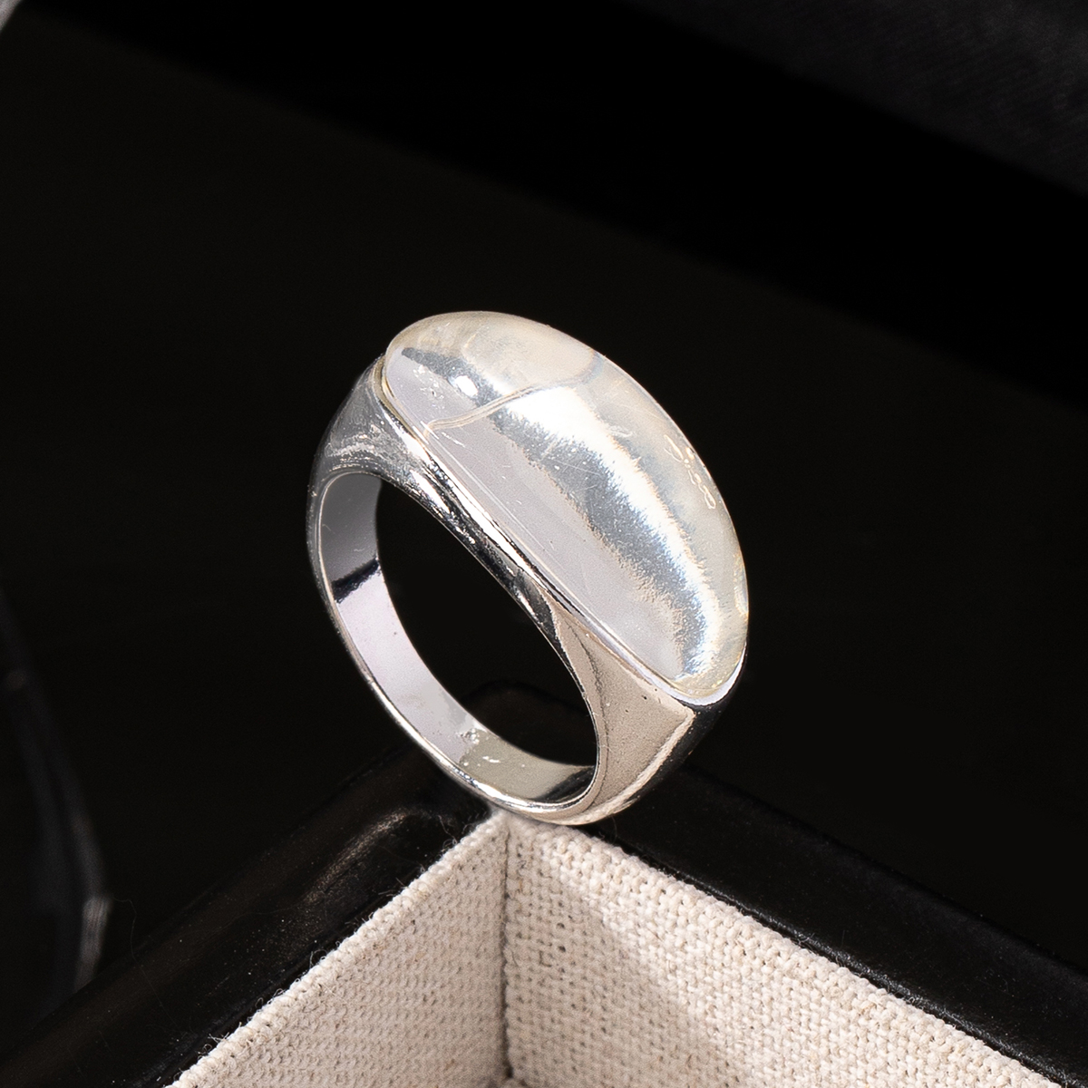 Simple Style Classic Style Solid Color Synthetic Resin Alloy Wholesale Rings display picture 5