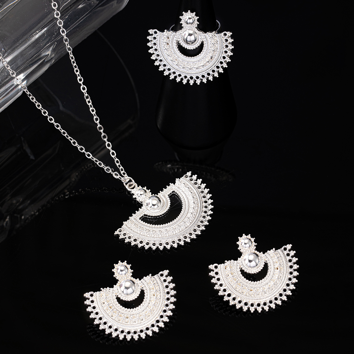 Vintage Style Commute Sector Alloy Wholesale Rings Necklace Jewelry Set display picture 1