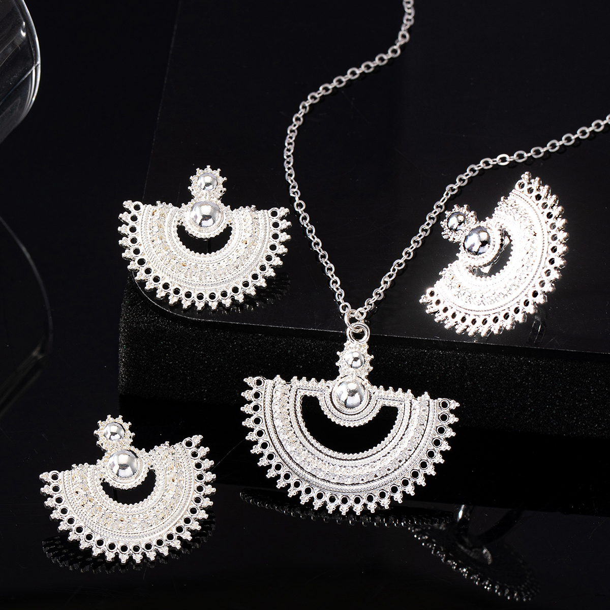Vintage Style Commute Sector Alloy Wholesale Rings Necklace Jewelry Set display picture 3