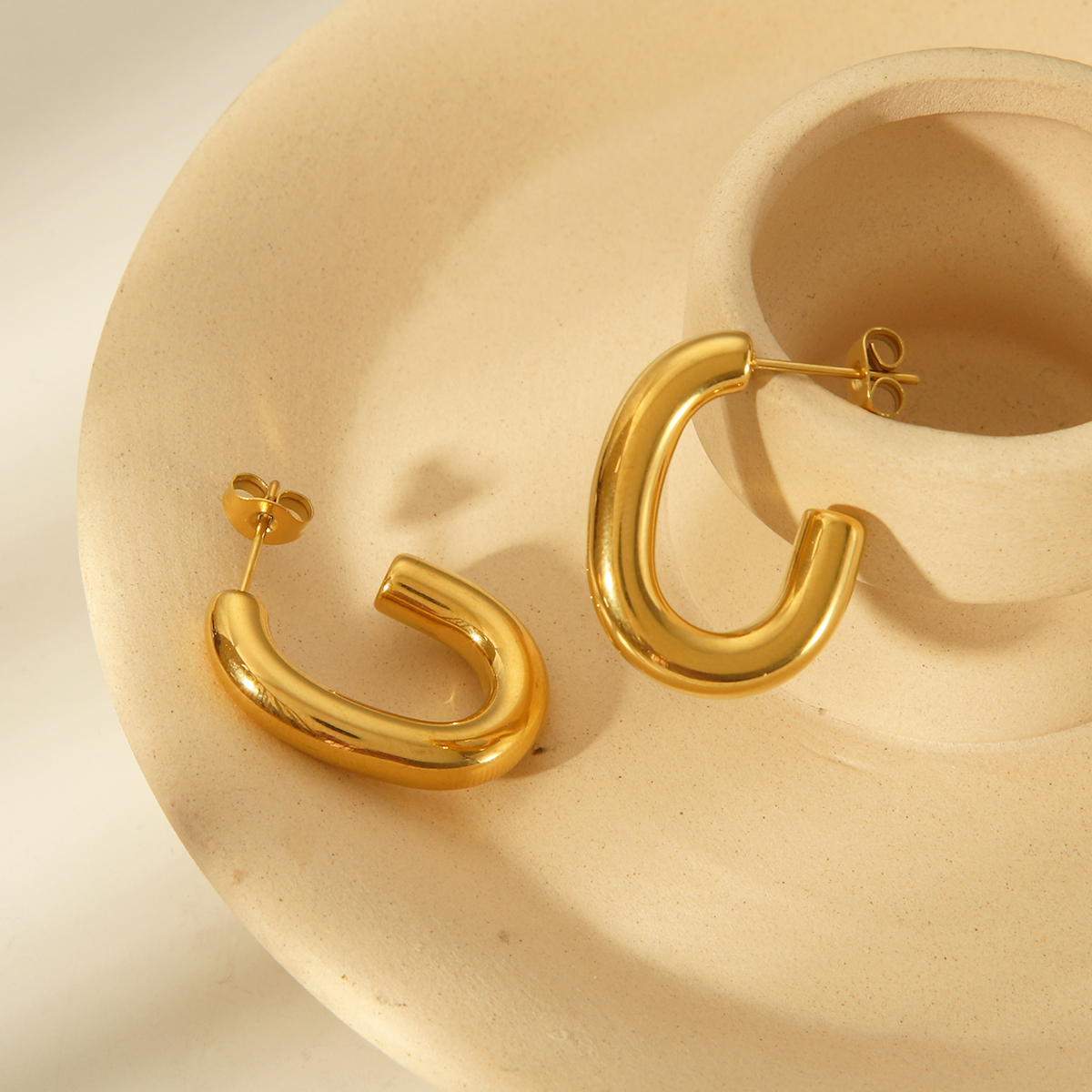 1 Pair IG Style Basic Commute U Shape Plating 304 Stainless Steel 18K Gold Plated Ear Studs display picture 2