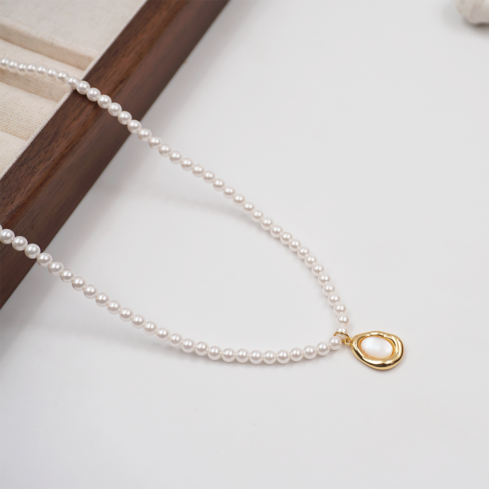 Elegant Lady Streetwear Geometric Imitation Pearl Copper Inlay Shell Fritillary Gold Plated Women's Pendant Necklace display picture 5
