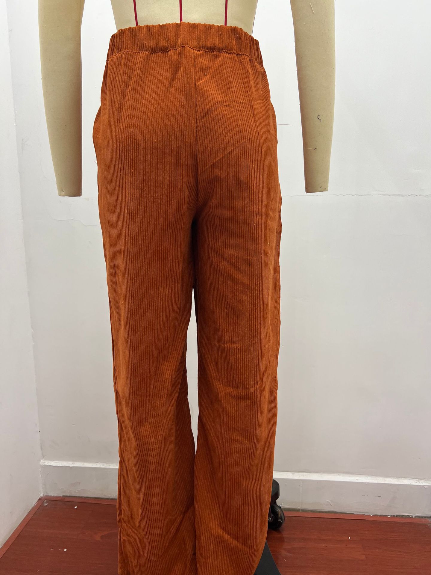 Mujeres Calle Moda Color Sólido Longitud Total Bolsillo Pantalones Rectos display picture 20
