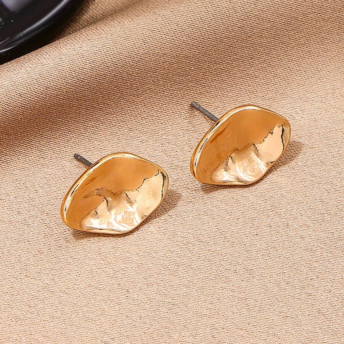 1 Pair Simple Style Commute Solid Color Zinc Alloy Ear Studs display picture 2