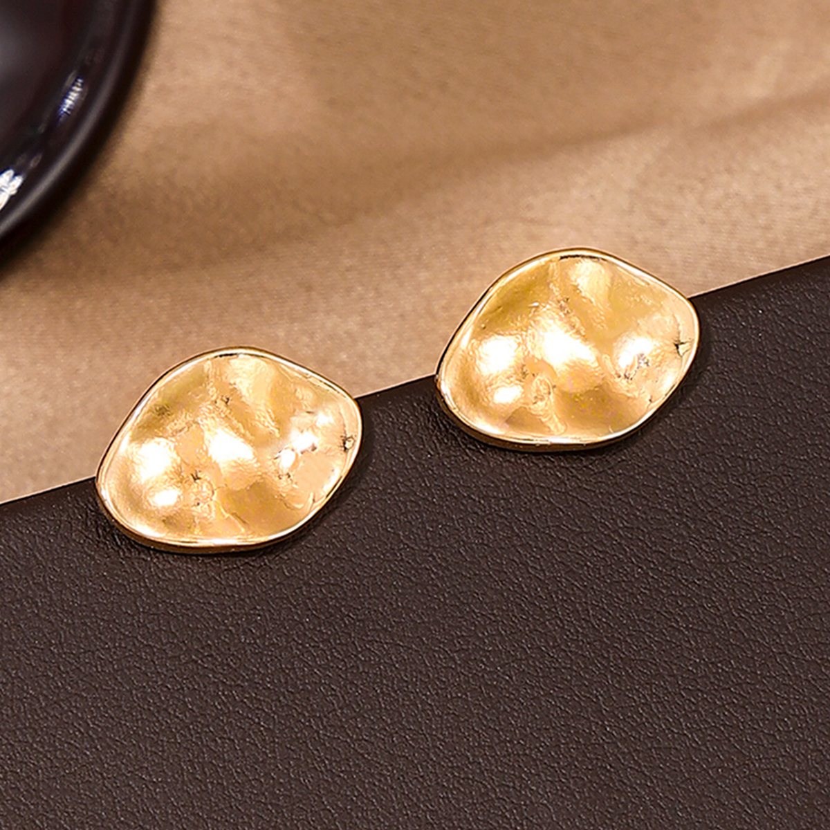 1 Pair Simple Style Commute Solid Color Zinc Alloy Ear Studs display picture 3