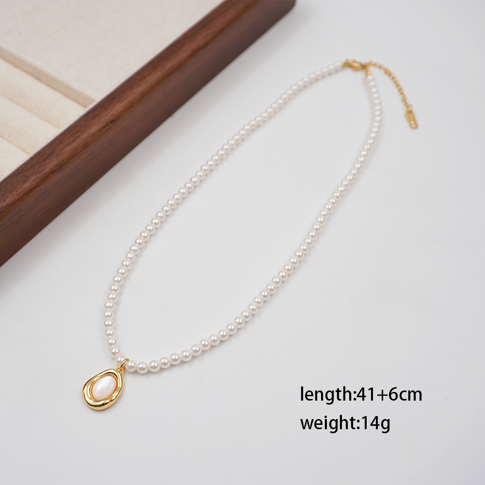 Elegant Lady Streetwear Geometric Imitation Pearl Copper Inlay Shell Fritillary Gold Plated Women's Pendant Necklace display picture 4