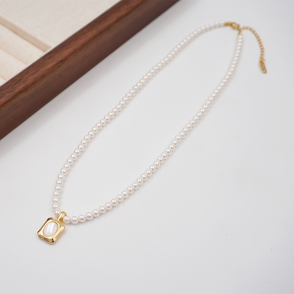 Basic Simple Style Classic Style Geometric Imitation Pearl Copper Inlay Shell Gold Plated Women's Pendant Necklace display picture 5