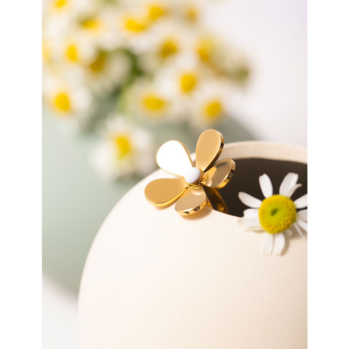 304 Stainless Steel 18K Gold Plated IG Style Simple Style Classic Style Plating Little Daisy Rings display picture 7